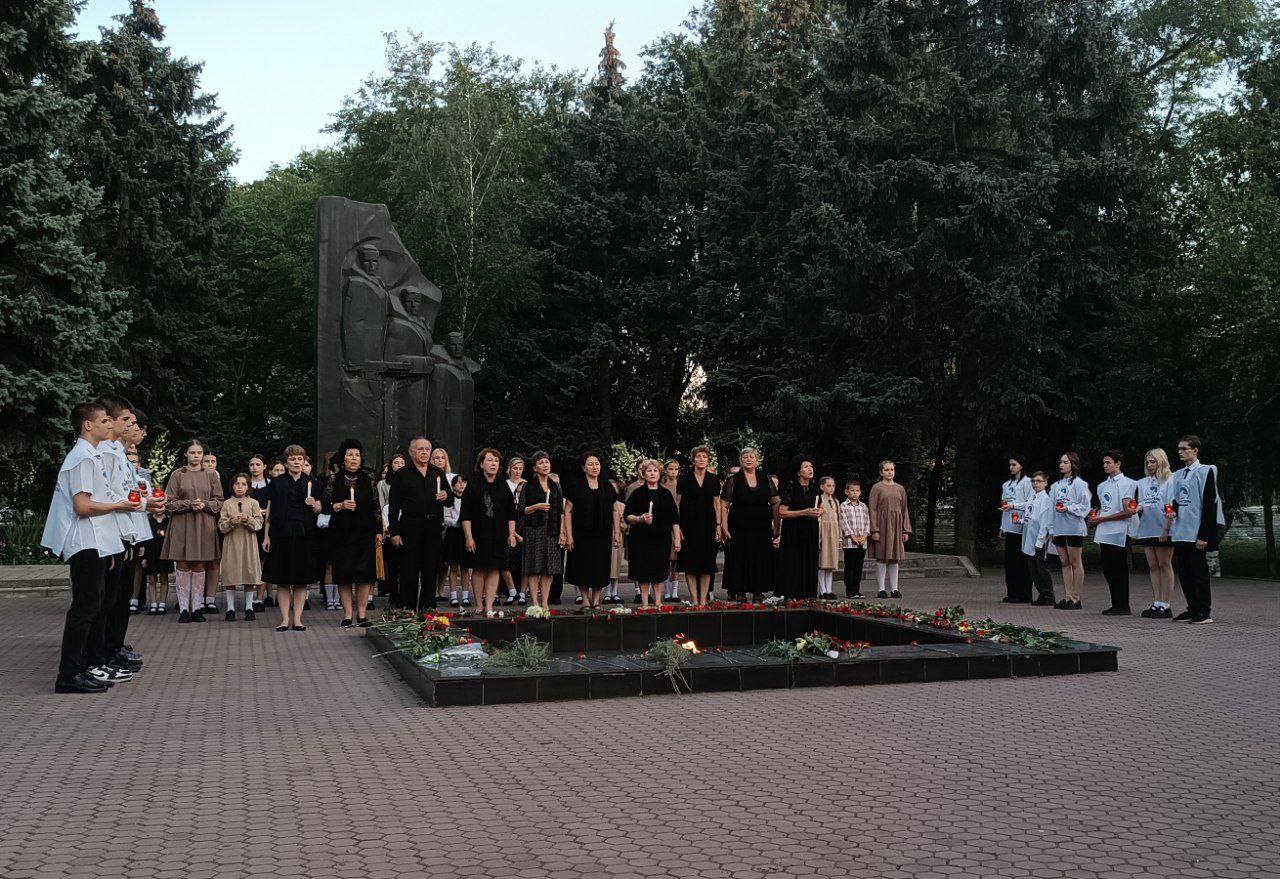 В Батайске прошла Общенациональная акция «Свеча памяти». | 23.06.2023 |  Батайск - БезФормата